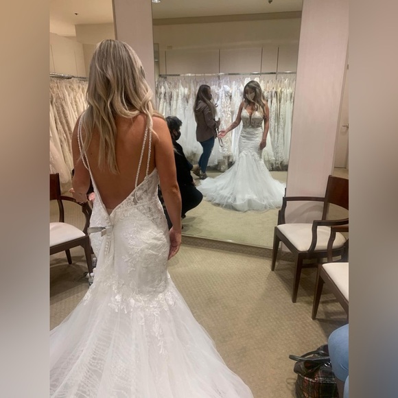 Essense of Australia Wedding Dress - Picture 5 of 7